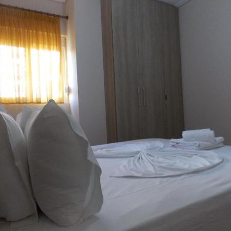 Coastline Apartments Sarandë Esterno foto