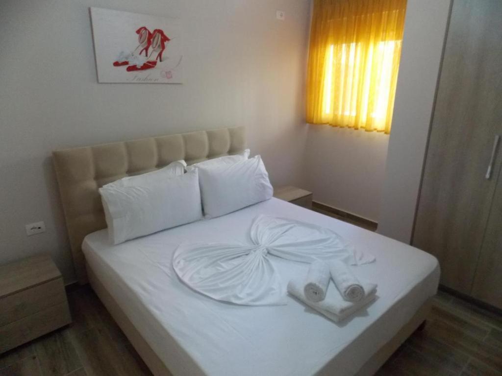 Coastline Apartments Sarandë Esterno foto