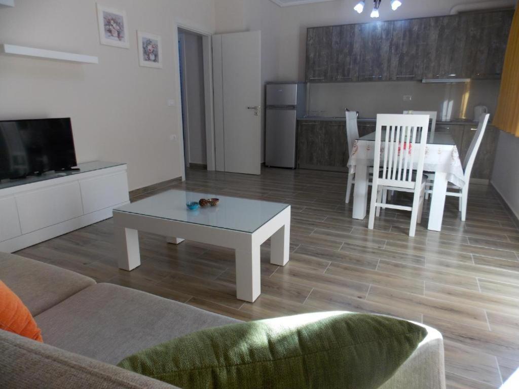 Coastline Apartments Sarandë Esterno foto