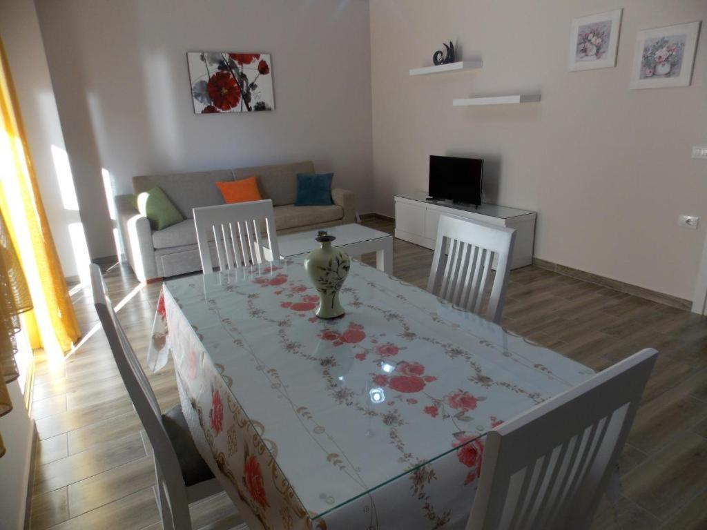 Coastline Apartments Sarandë Esterno foto