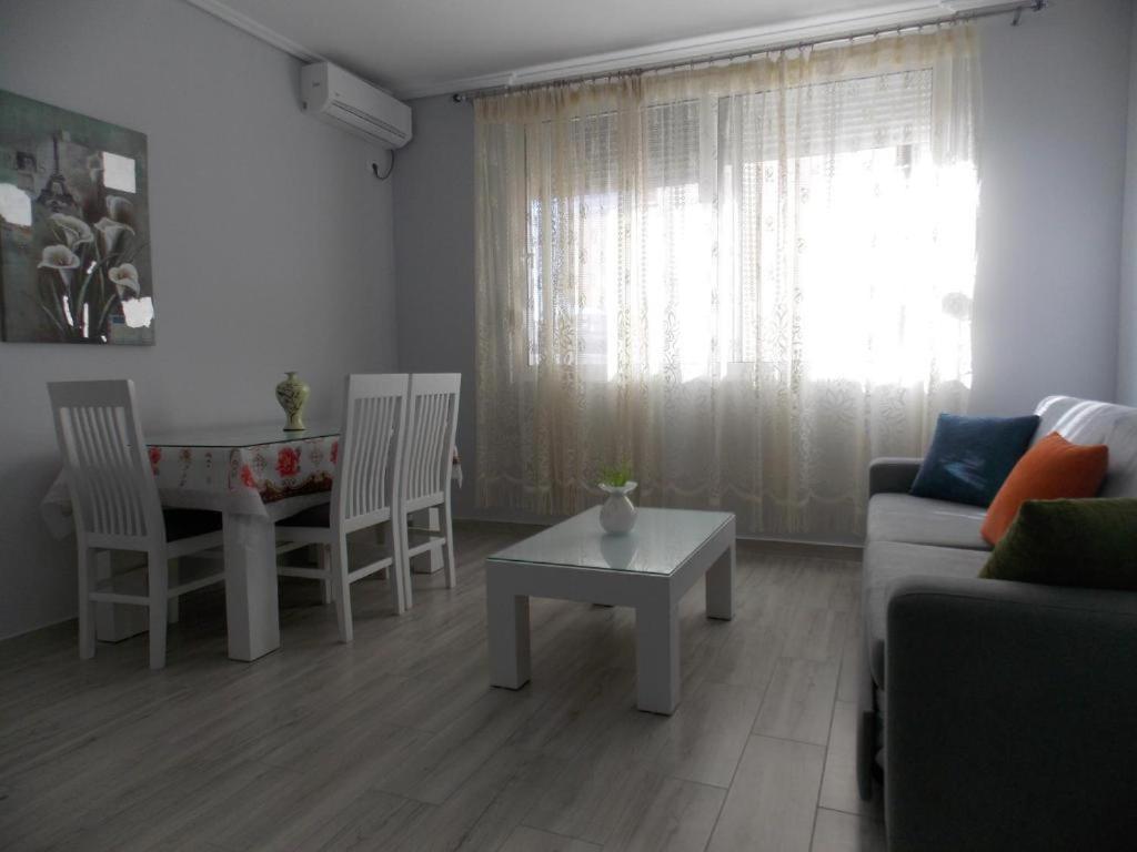 Coastline Apartments Sarandë Esterno foto