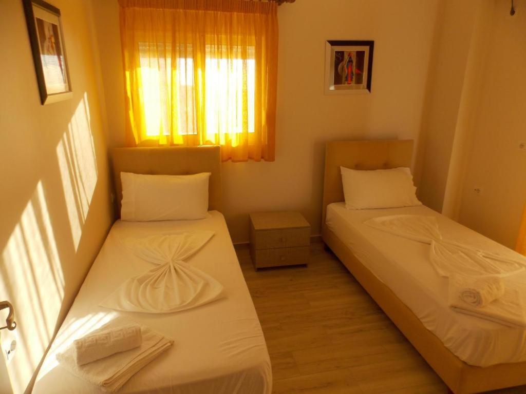 Coastline Apartments Sarandë Esterno foto