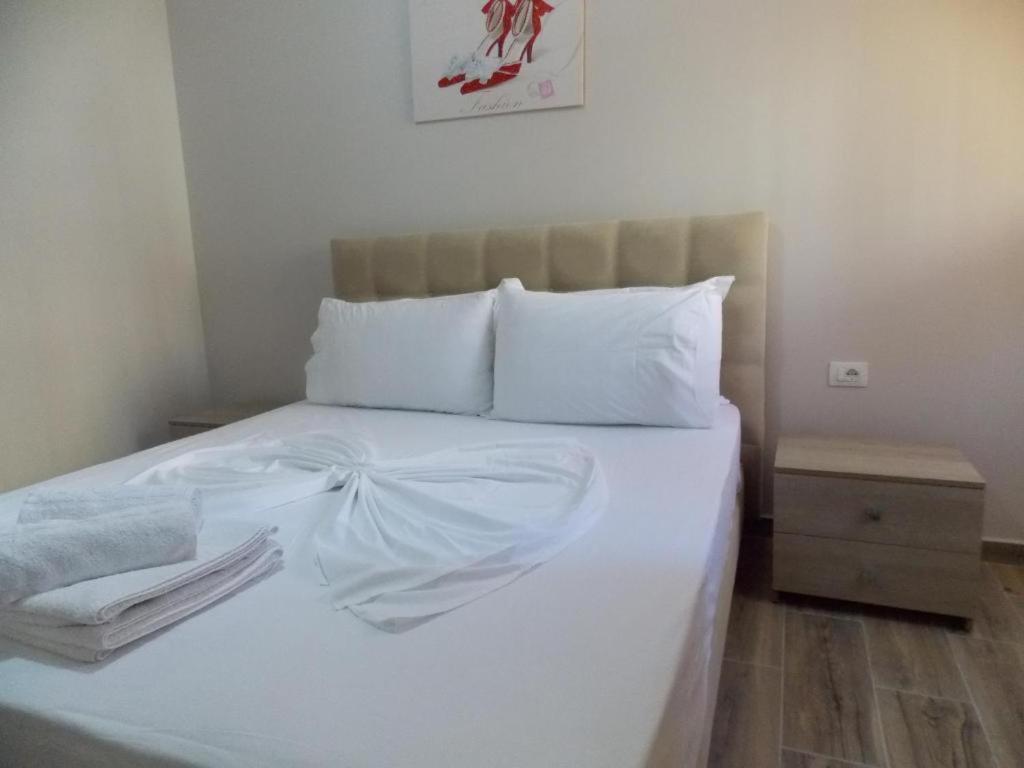 Coastline Apartments Sarandë Esterno foto