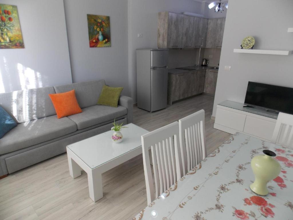 Coastline Apartments Sarandë Esterno foto