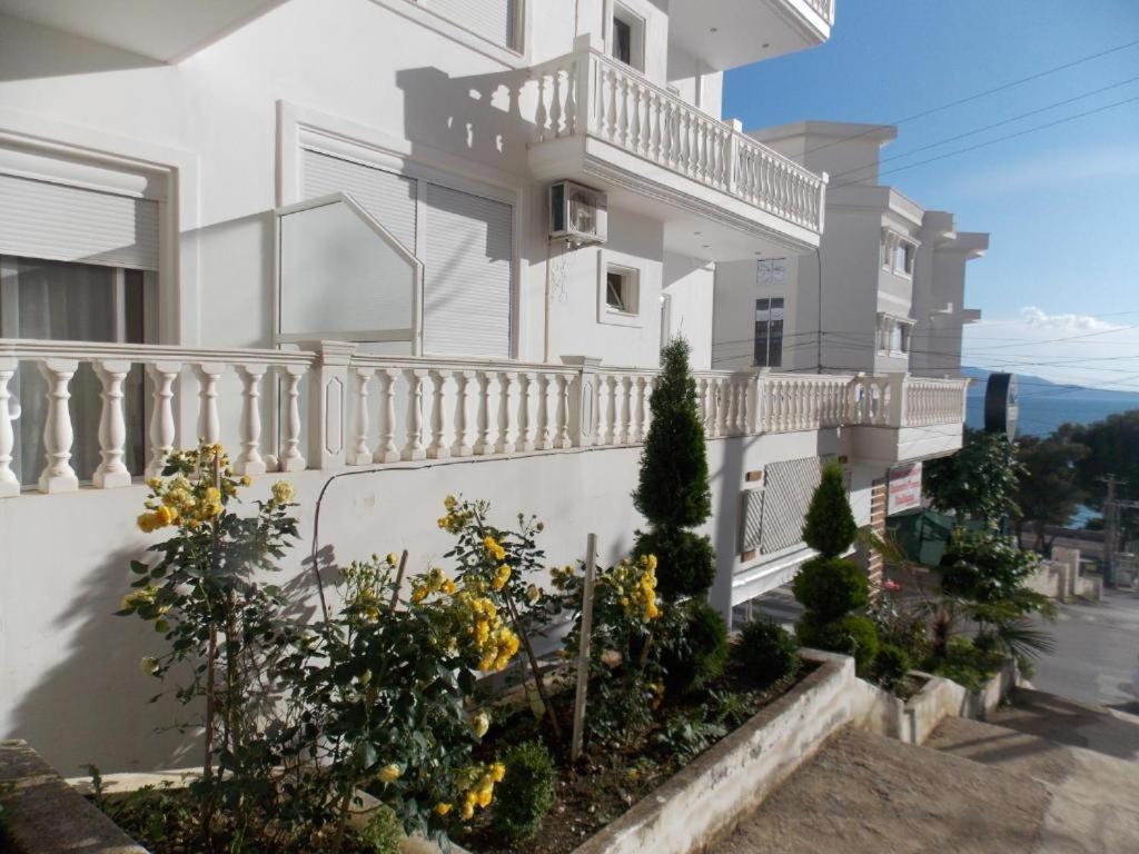Coastline Apartments Sarandë Esterno foto