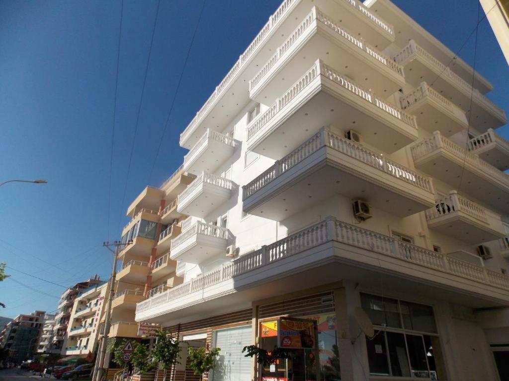 Coastline Apartments Sarandë Esterno foto