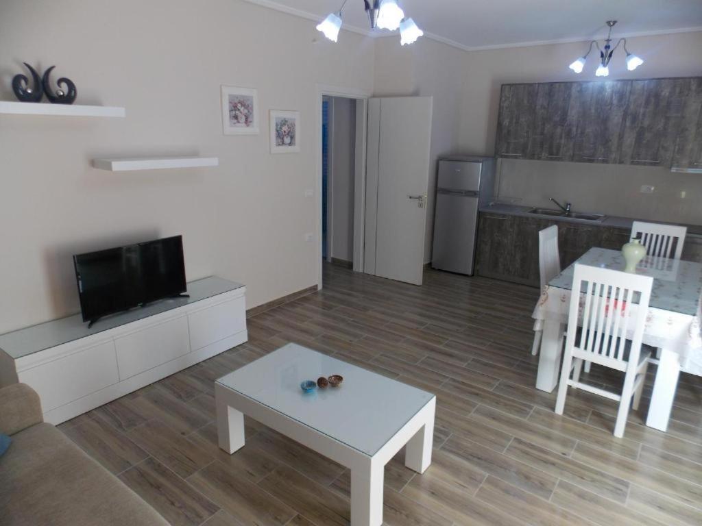 Coastline Apartments Sarandë Esterno foto