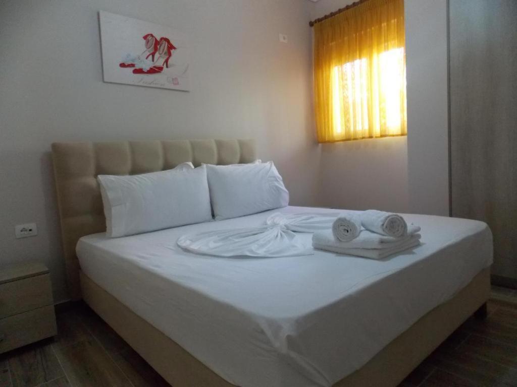 Coastline Apartments Sarandë Esterno foto