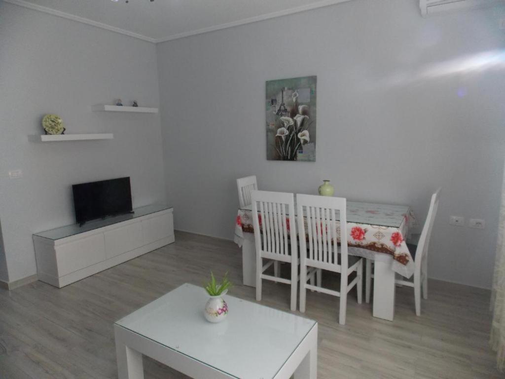 Coastline Apartments Sarandë Esterno foto