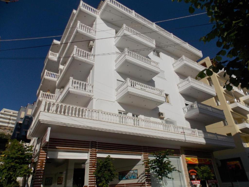 Coastline Apartments Sarandë Esterno foto